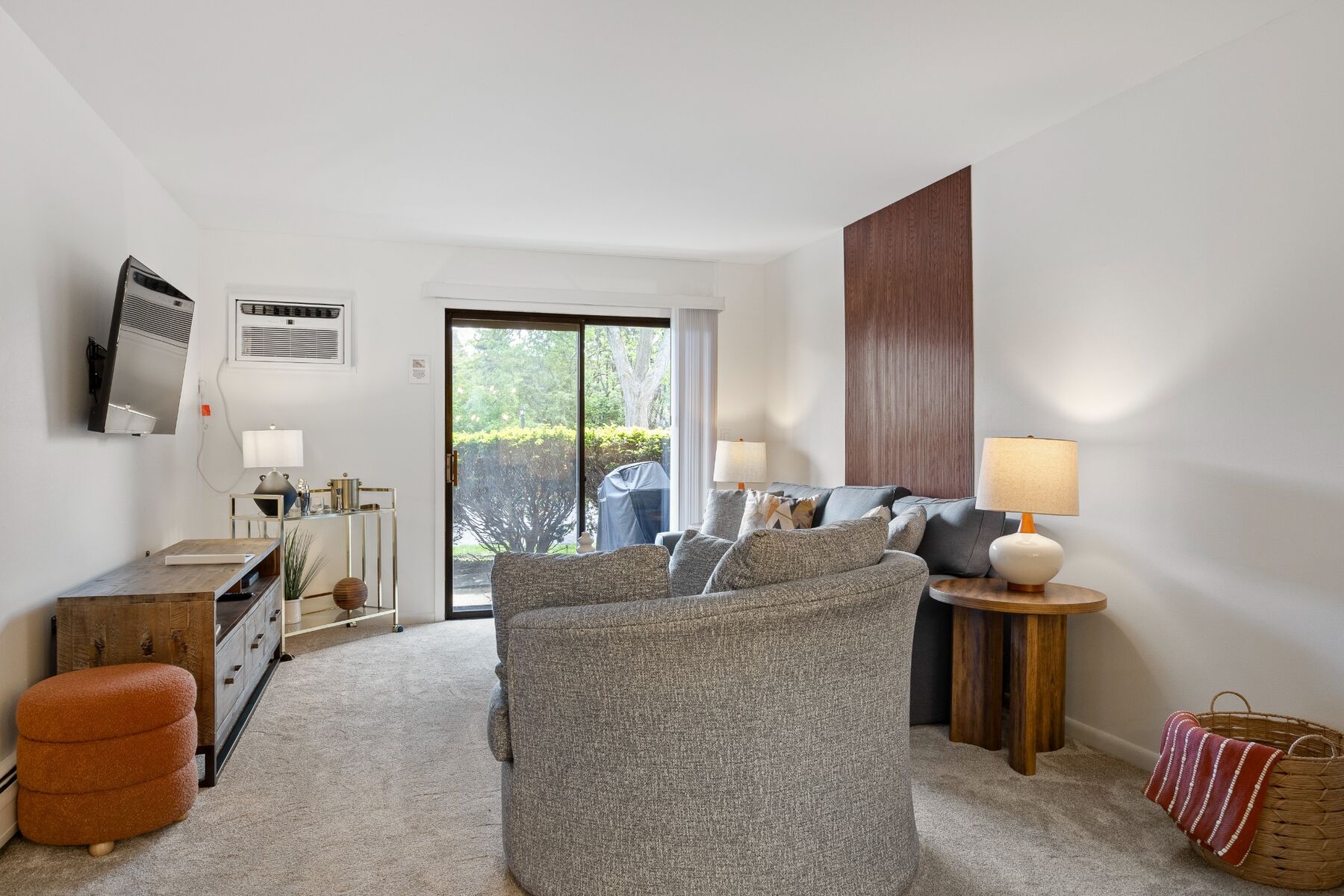 First-Floor Condo furnished rental in Mundelein, Illinois